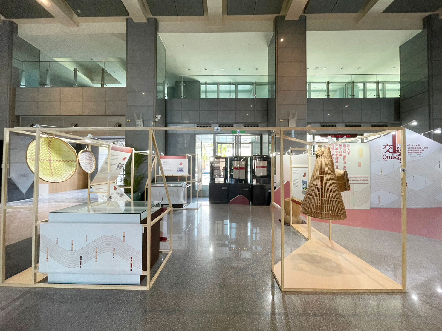 將各館「編織」代表性的藏品於本次展覽展出-展場照片