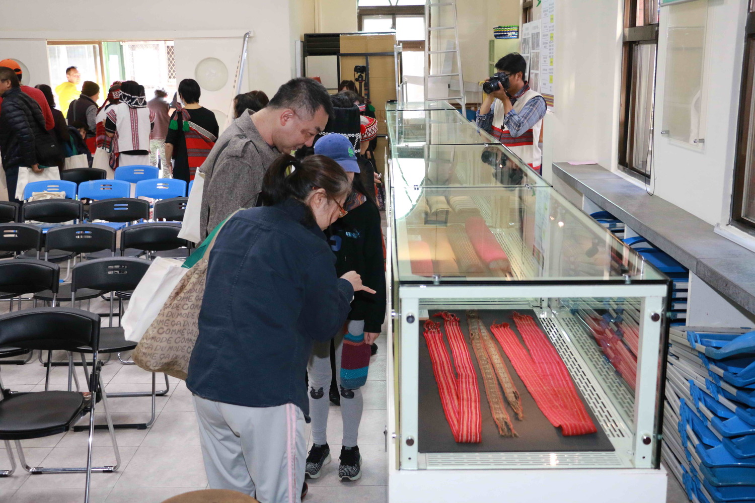 烏來區泰雅族傳統文物巡迴展覽民眾參觀景象-展場照片